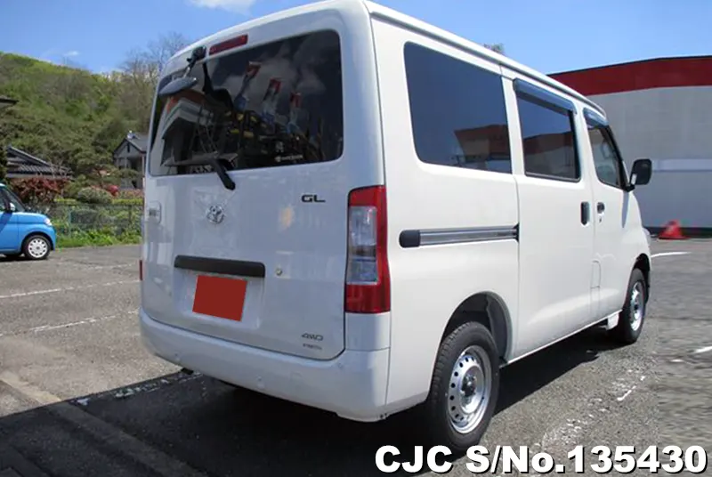 Toyota Townace in White for Sale Image 1