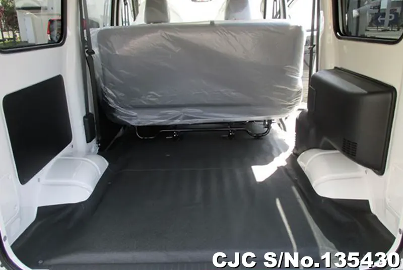 Toyota Townace in White for Sale Image 3