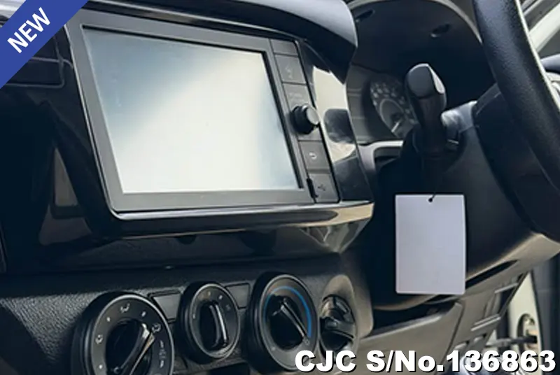 Toyota Hilux in White for Sale Image 9