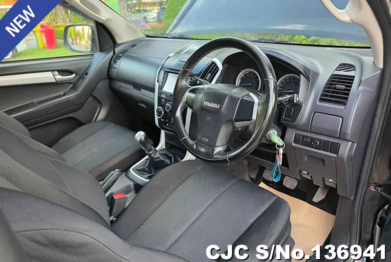Isuzu D-Max in Black for Sale Image 8