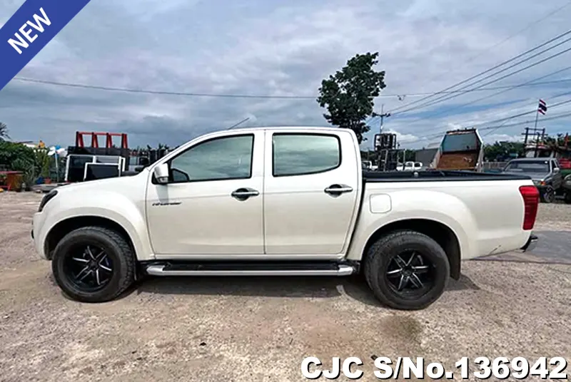 Isuzu D-Max in White for Sale Image 1