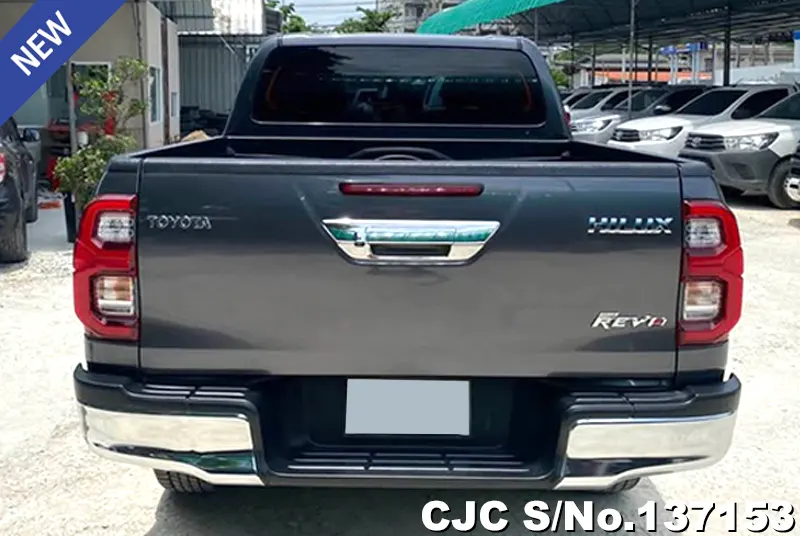 Toyota Hilux in Gray for Sale Image 4