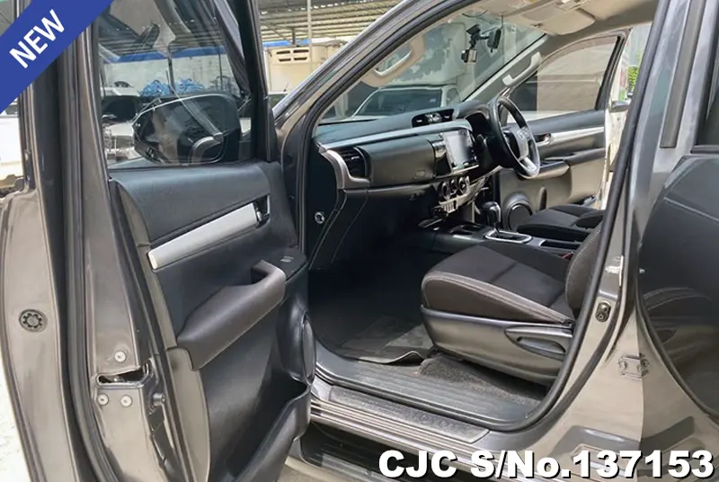 Toyota Hilux in Gray for Sale Image 8