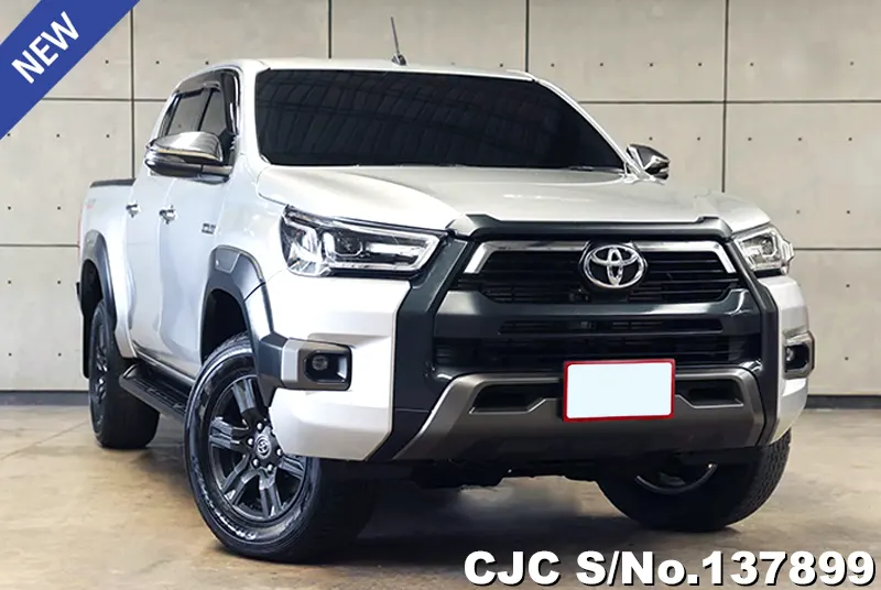 >Toyota / Hilux / Revo