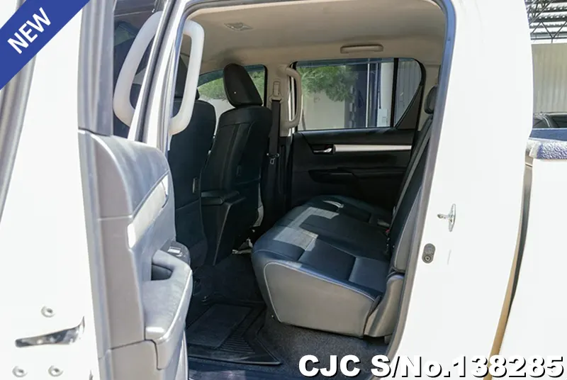 Toyota Hilux in White for Sale Image 13