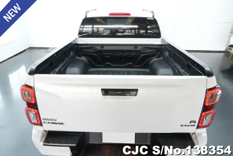 Isuzu D-Max in White for Sale Image 6