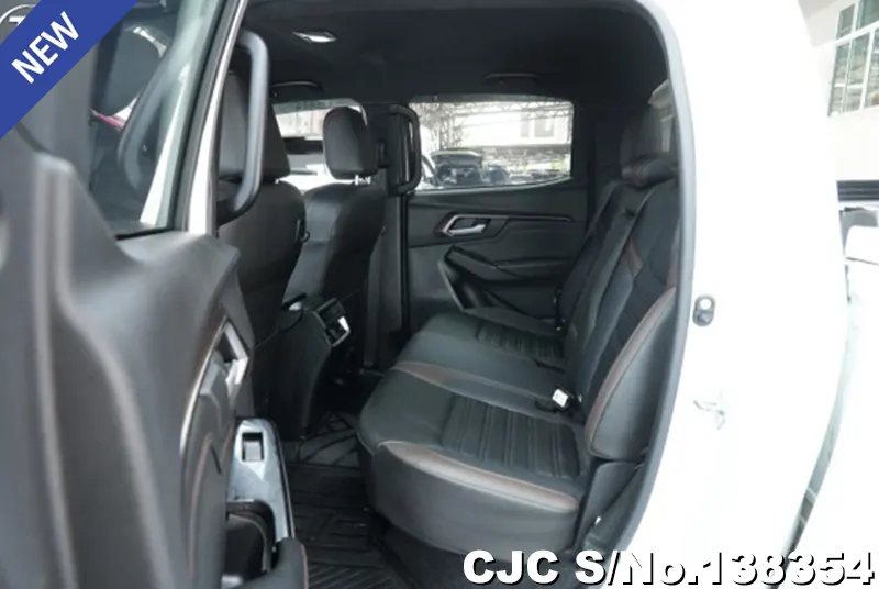 Isuzu D-Max in White for Sale Image 9