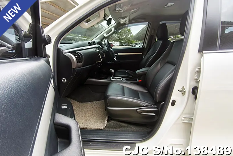 Toyota Hilux in White for Sale Image 8