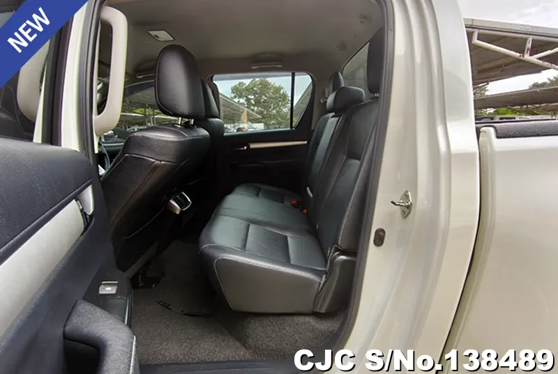 Toyota Hilux in White for Sale Image 10