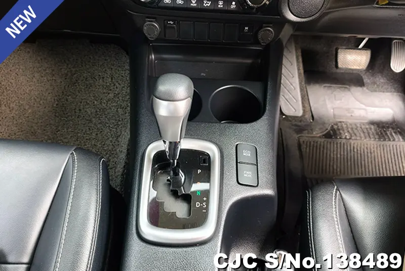 Toyota Hilux in White for Sale Image 12