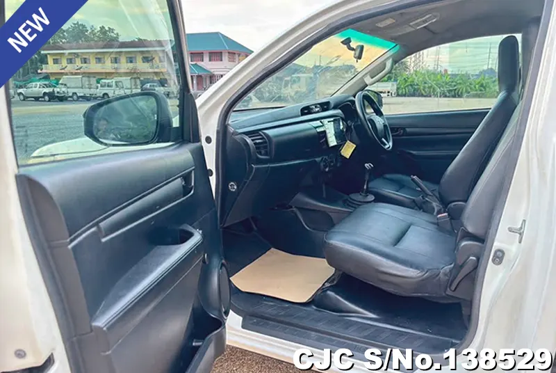 Toyota Hilux in White for Sale Image 7