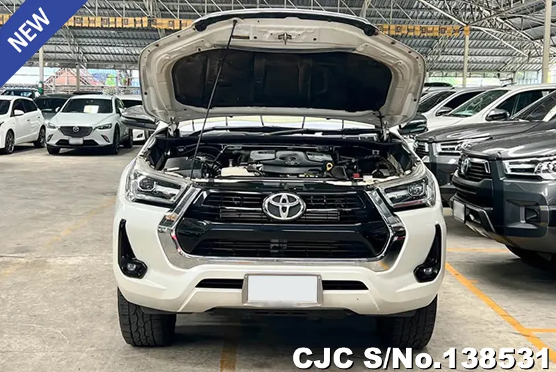 Toyota Hilux in White for Sale Image 14