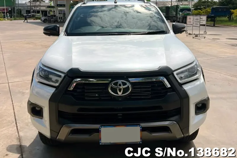 Toyota Hilux in White for Sale Image 2