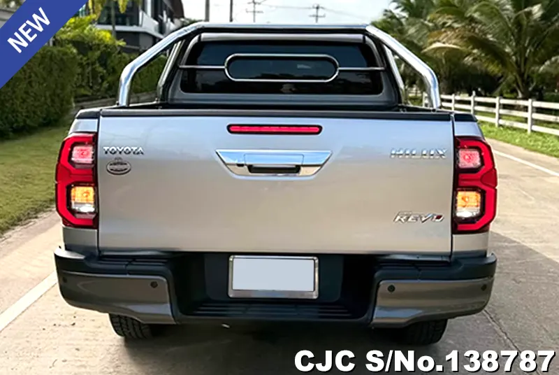 Toyota Hilux in Gray for Sale Image 5