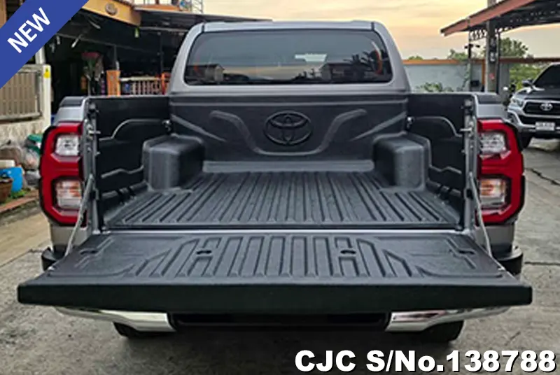 Toyota Hilux in Gray for Sale Image 6