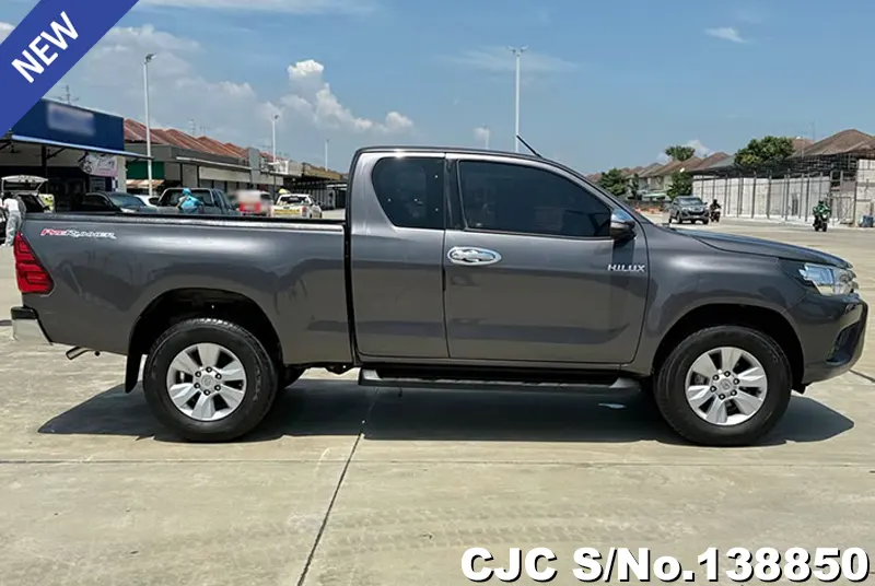 Toyota Hilux in Gray for Sale Image 4