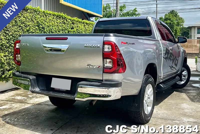 Toyota Hilux in Gray for Sale Image 2