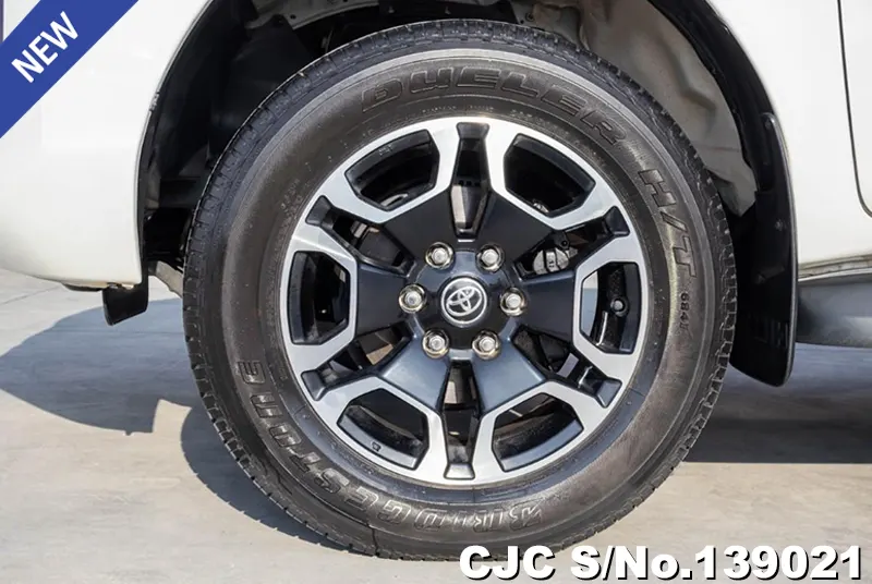 Toyota Hilux in White for Sale Image 16