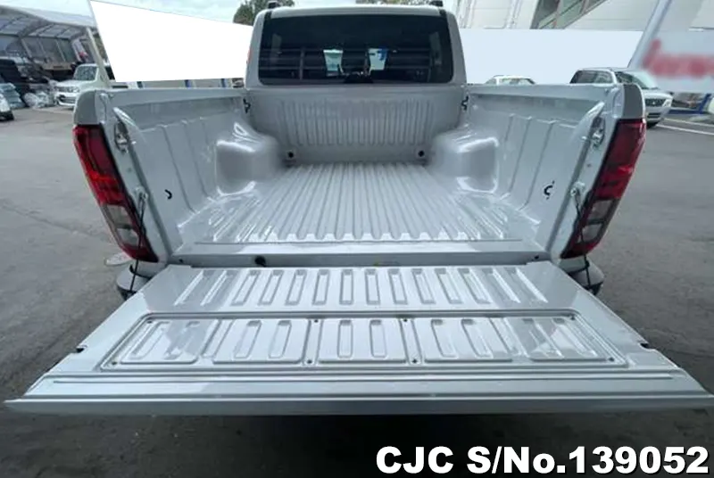 Mitsubishi Triton in White for Sale Image 8