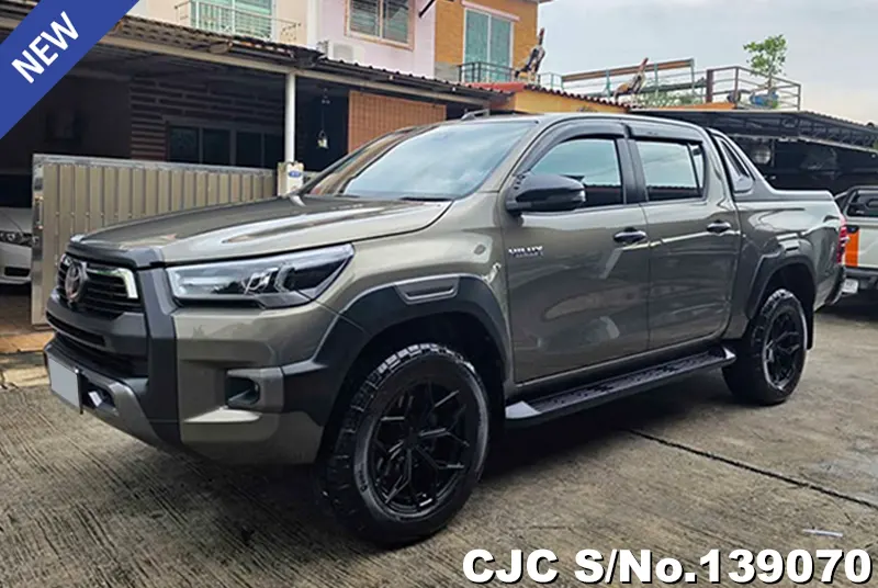 Toyota Hilux in Oxide Bronze Metallic for Sale Image 3