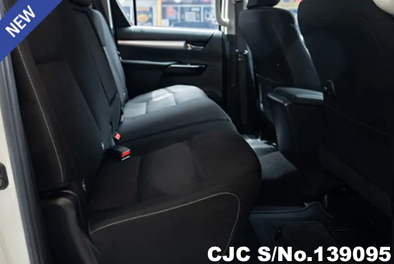 Toyota Hilux in White for Sale Image 9