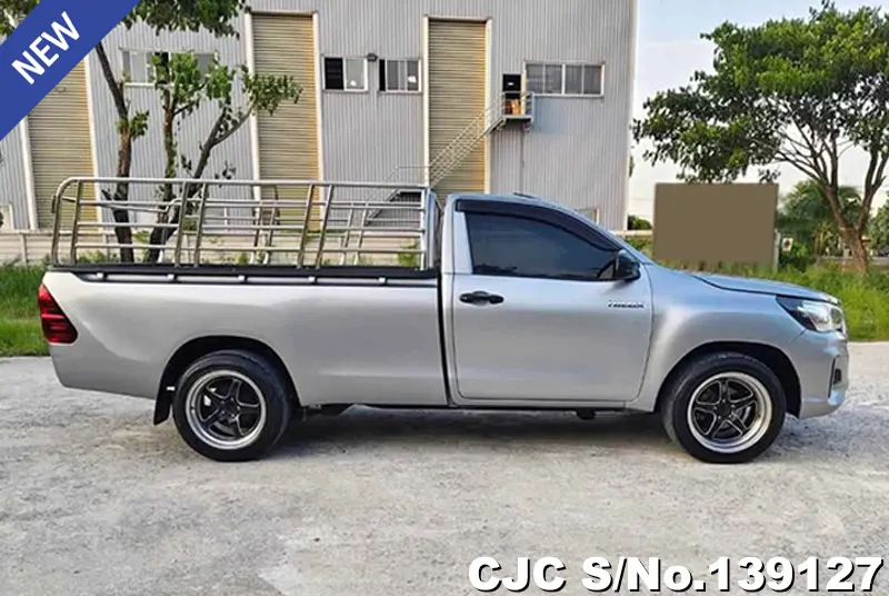 Toyota Hilux in Gray for Sale Image 6