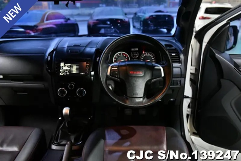 Isuzu D-Max in White for Sale Image 5