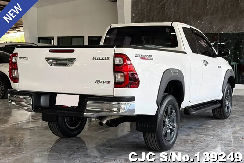 Toyota Hilux in White for Sale Image 2