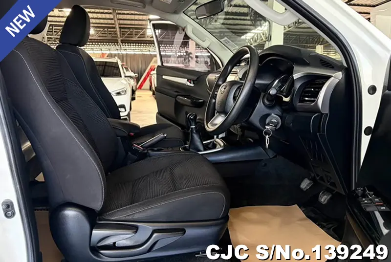 Toyota Hilux in White for Sale Image 8
