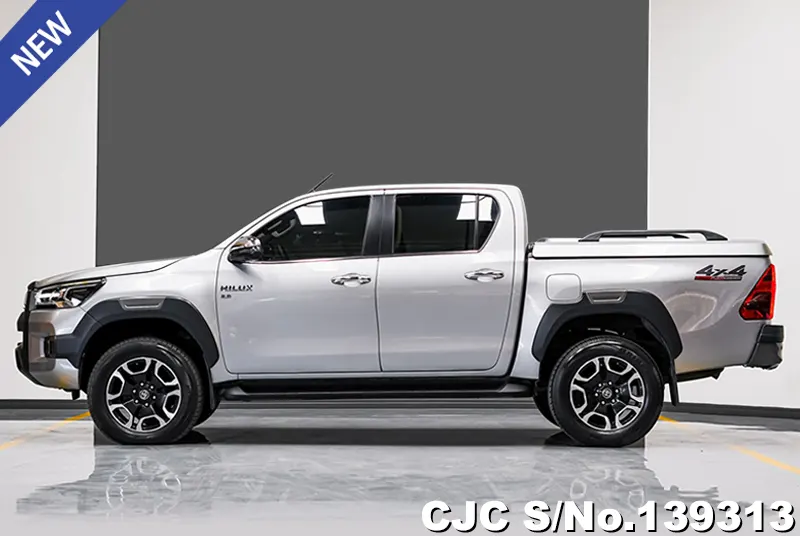 Toyota Hilux in Gray for Sale Image 5